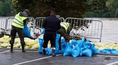 Siatkarze Stali Nysa ramię w ramię z mieszkańcami walczyli z powodzią. "Zrobiliśmy wszystko, co mogliśmy"