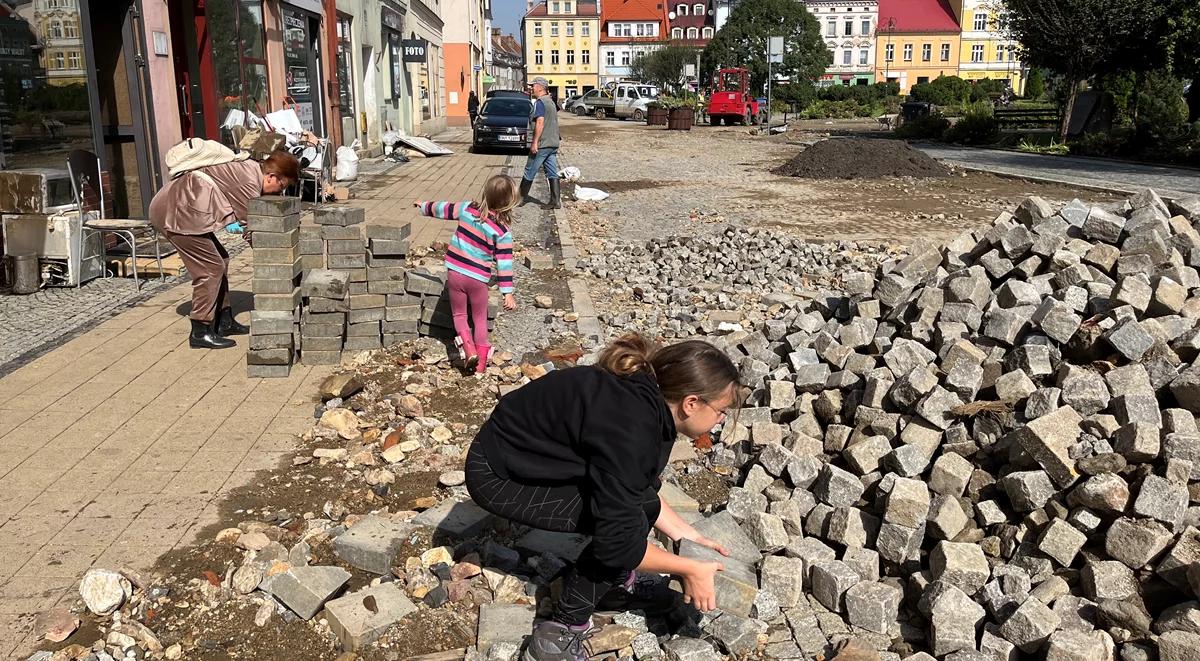 Głuchołazy po powodzi. Są takie miejsca, że lecą łzy – reportaż 