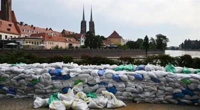 "Mogą zdarzać się przesiąki". Nowy komunikat z Wrocławia [RELACJA]